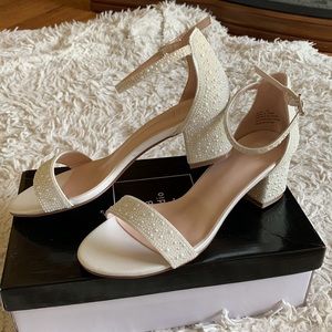 White heel pearl strap